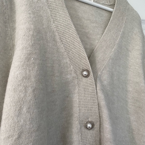 H&M Cream Cardigan with Pearl Buttons - Picture 3 of 8
